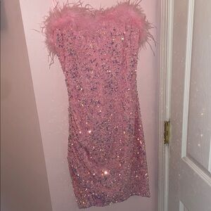 WINDSOR Strapless pink fluff/sequin homecoming dress